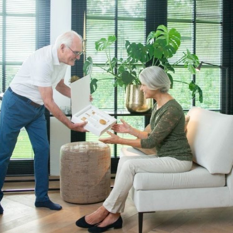 Meneer geeft luxe giftbox cadeau